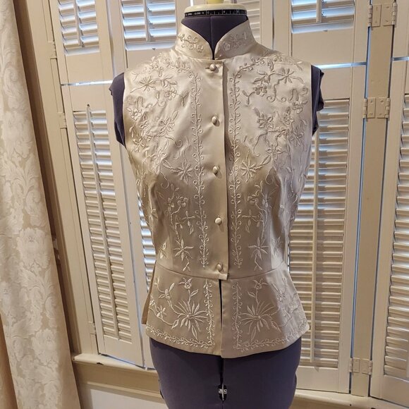 NWT Elegant Cream Embroidered Blouse - Picture 1 of 8